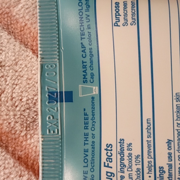 BLUE LIZARD SPORT MINERAL SUNSCREEN SPF50 LOTION & SPRAY - Picture 5 of 8